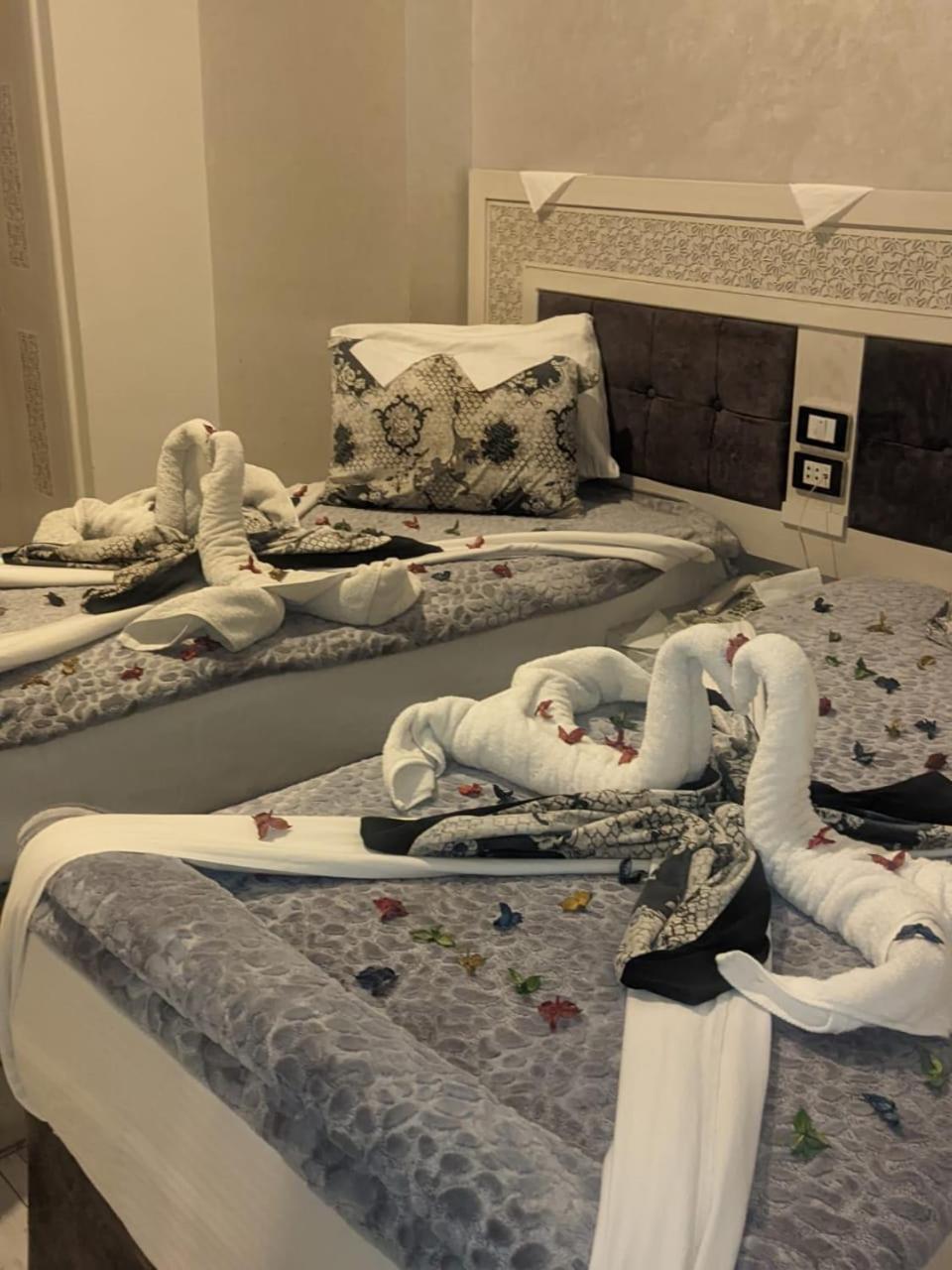 Al Amir Palace Hotel Sūhāj Bagian luar foto